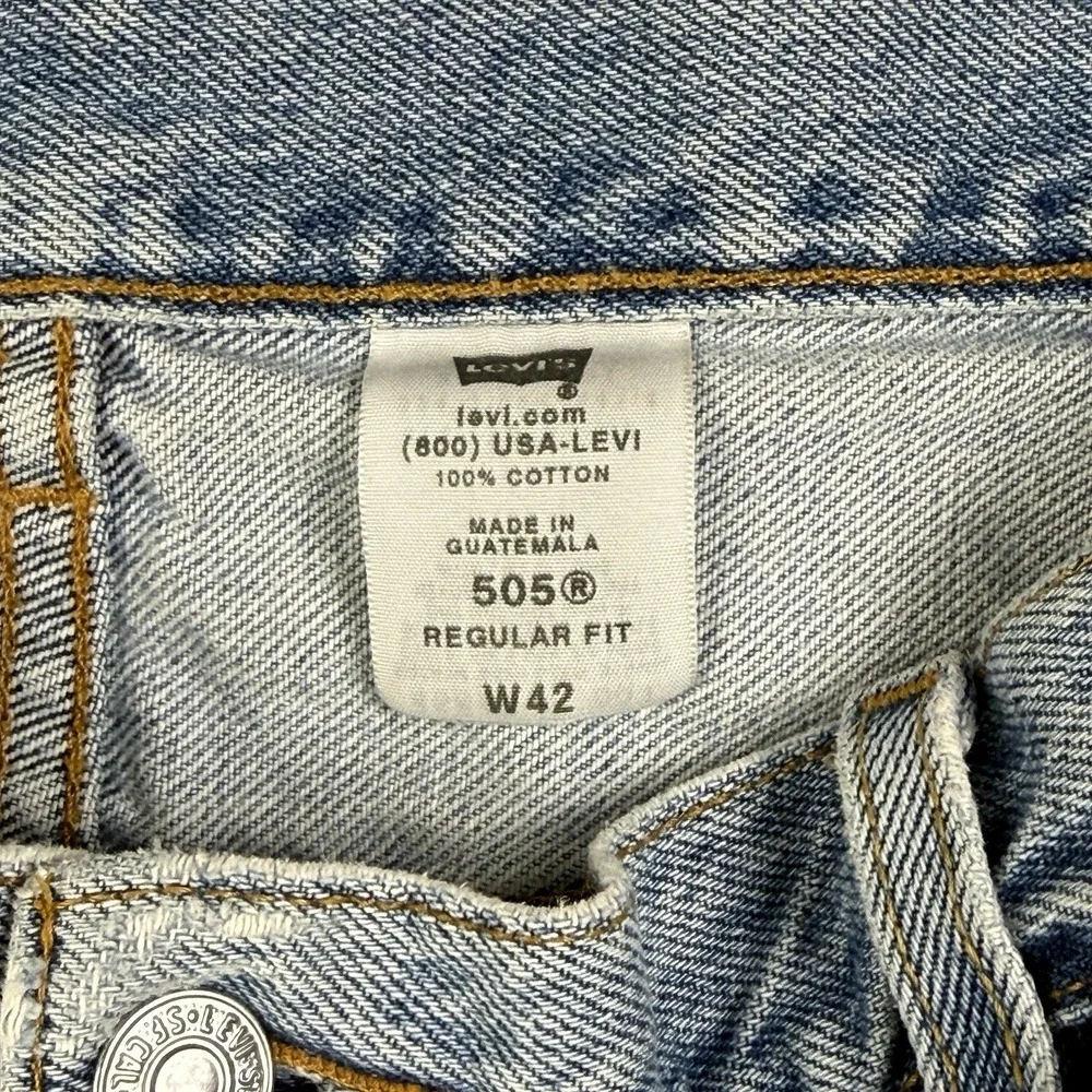 Vintage Levis 505 Mens Shorts Size 42 Distressed Light‎ Wash Blue Denim Sm Flaw